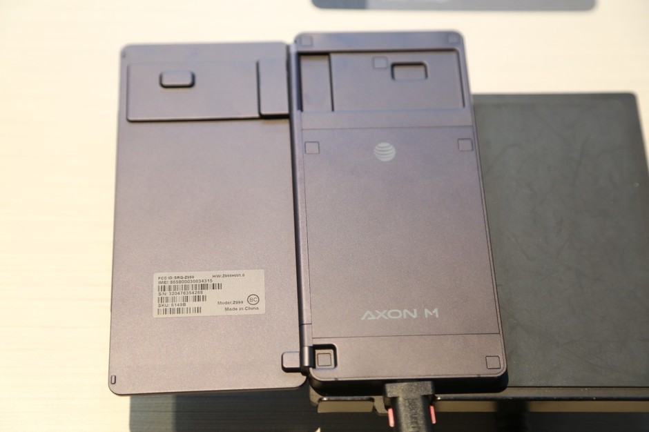 首款折叠屏手机中兴天机Axon M 上手实操|中兴