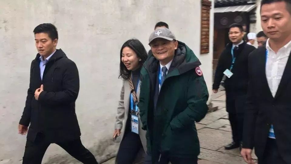 朋友圈刷屏的“史上最贵的饭局”缺了马云！马云：不是他们不请我吃饭，而是我不稀罕 - 8