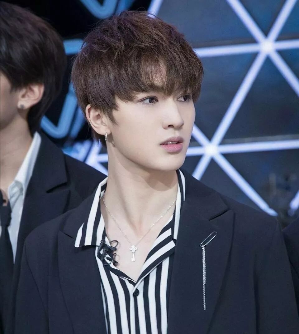 偶像练习生 | 穿什么风格比较容易进前九,我算是