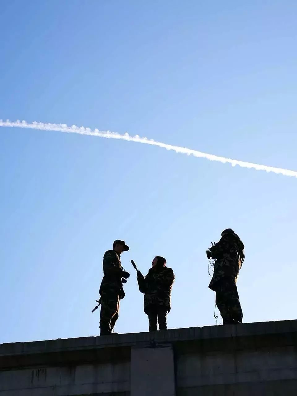 美女记者李小琳笑谈“军事记者经历风霜雨雪的标配”