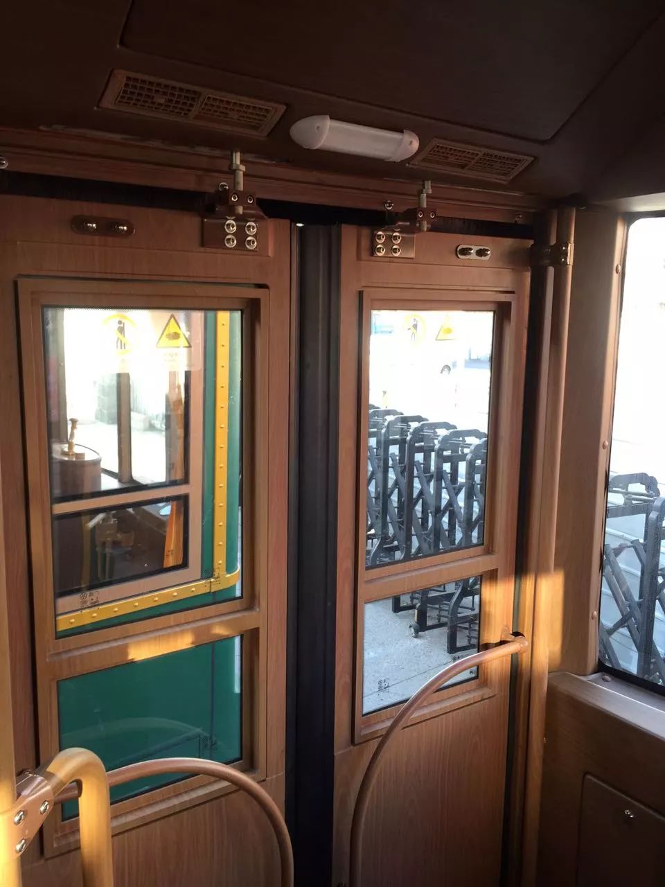 天津最美公交车来了!复古铛铛车正式发车,一