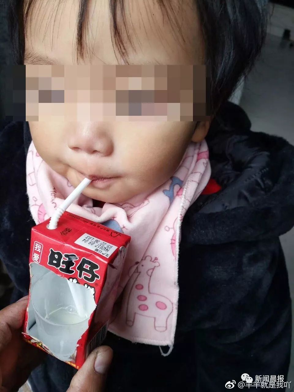 哄孩子吃药太难？这张照片火了！妈妈过分了，拉环都没开呢(图19)