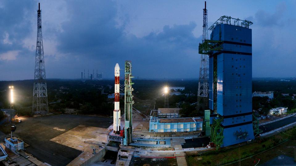 印度成功发射极轨卫星运载火箭（PSLV）C-40。（图片来源：印度报业托拉斯）