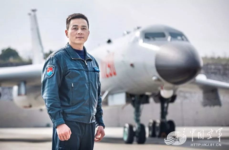那个开轰6K逛黄岩岛的飞行员刘锐入围感动中