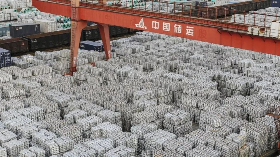 ▲中国江苏无锡一处仓库存放的出口铝制品(科尔比斯图像)