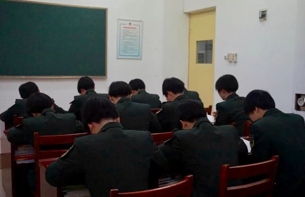 军校|期末倒计时,军校高颜值女学霸为你送上考