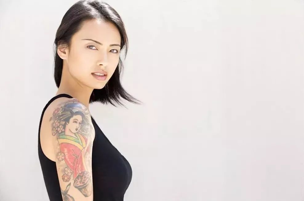 levy tran拥有这样无敌完美身型那都是一点点泡在健身房里面折磨出来