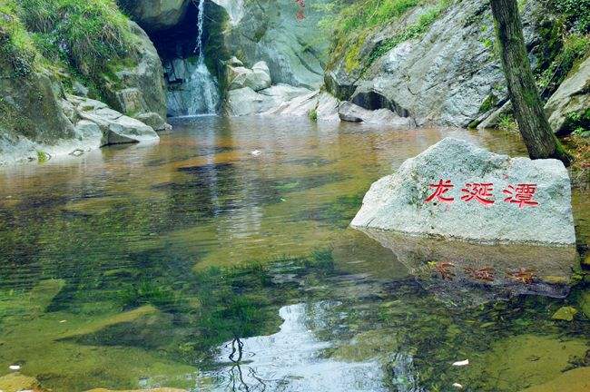 龙井沟风景区   龙井沟风景区距六安市区40分钟车程,是集休闲