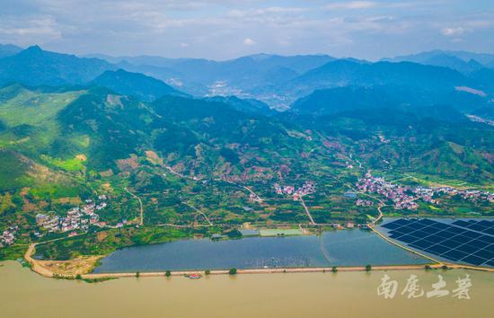 到江南<a href='http://travel.sina.com.cn/wenzhou_xiaosanxia-lvyou/?from=b-keyword' target='_blank'>小三峡</a>,十大传世名画《富春山居图》里,去避暑