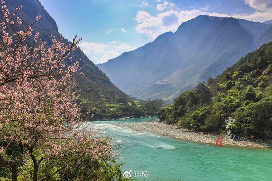 隐藏在<a href='http://travel.sina.com.cn/zhongguo_nujiang-lvyou/?from=b-keyword' target='_blank'>怒江</a>大峡谷最深处的一“桶”明珠