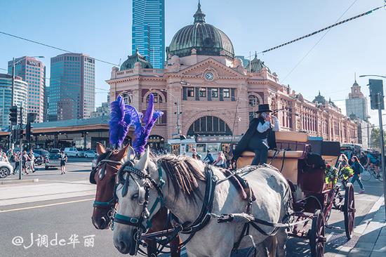 【<a href='http://travel.sina.com.cn/aodaliya-lvyou/?from=b-keyword' target='_blank'><em><em><em><em>澳大利亚</em></em></em></em></a>】在低调奢华中寻找极致的美 <wbr>- <wbr><a href='http://travel.sina.com.cn/moerben-lvyou/?from=b-keyword' target='_blank'><em><em><em>墨尔本</em></em></em></a>篇