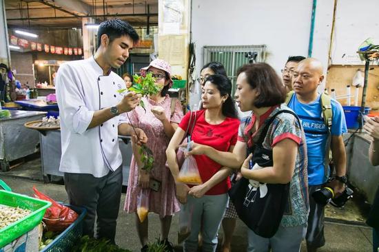 厉害了!在曼谷这家餐厅,竟然可以跟着泰王室御厨的女儿学做宫廷菜