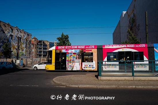 没想到柏林十大必去的景,竟是一场时尚歌舞秀