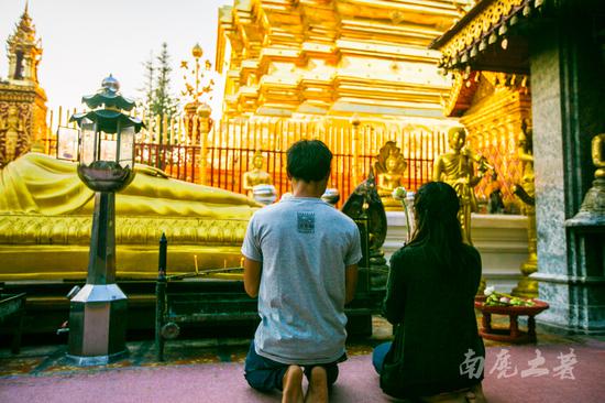 用二百四十多公斤的黄金打造寺庙,清迈有多豪