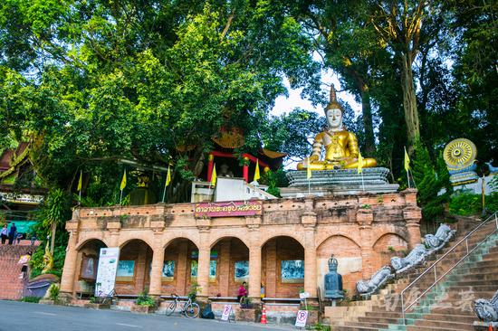 用二百四十多公斤的黄金打造寺庙,<a href='http://travel.sina.com.cn/qingmai-lvyou/?from=b-keyword' target='_blank'>清迈</a>有多豪