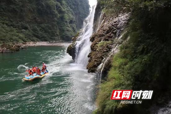 11月6日,张家界茅岩河风景区发布西线党建暨红色研学旅游线路。