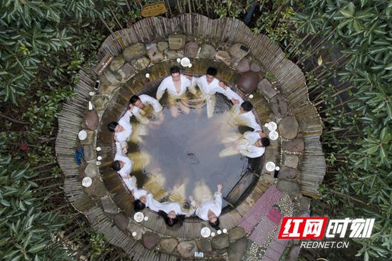 泡溫泉的最佳季節(jié)到了！寧鄉(xiāng)新推養(yǎng)生“茶湯溫泉”備受青睞