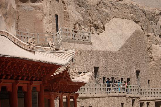 世界文化遗产敦煌莫高窟恢复开放
