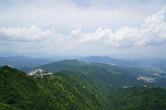提一盏灯,开启飘邈仙旅,让我们来逛逛江西葛仙村度假区吧