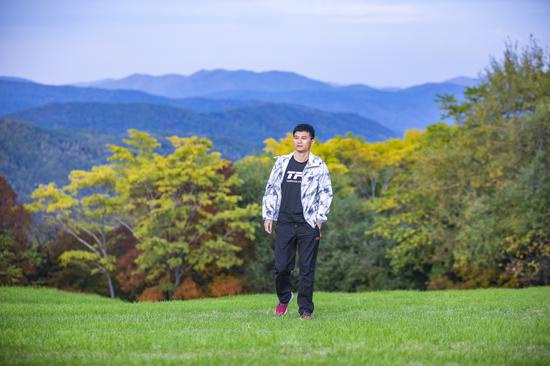吉林的秋天这么美!长白林海,层林尽染,犹如一幅色彩斑斓的画卷