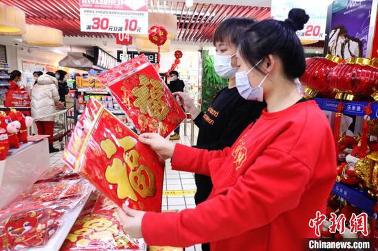 中国边城满洲里“洋气不减”：中俄元素叠加勾勒新年味