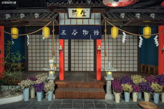 重庆网红新地标,雄踞两江交汇处,是吃喝玩乐购的“度假航母”