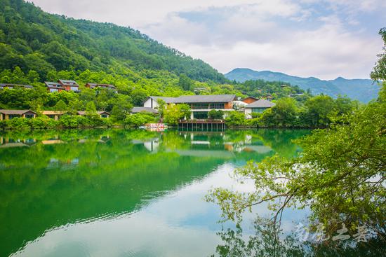 到《富春山居图》里去避暑