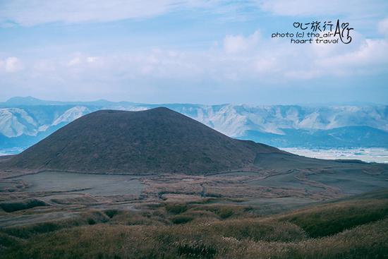 日本|阿苏·活火山下的牧场