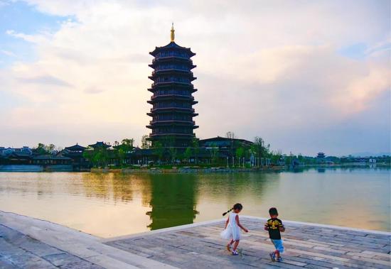 佘诗曼、韩雪等巨星在铜官窑古镇邀您共赏湖南卫视中秋之夜