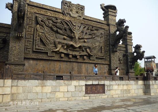 里面是大量的仿古建筑，這個投資很大