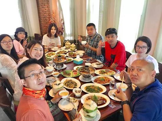 厉害了!在曼谷这家餐厅,竟然可以跟着泰王室御厨的女儿学做宫廷菜