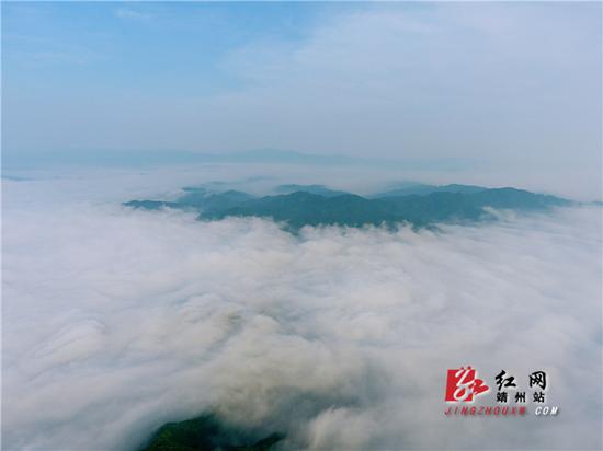 航拍飞山云海。陈俊名 摄