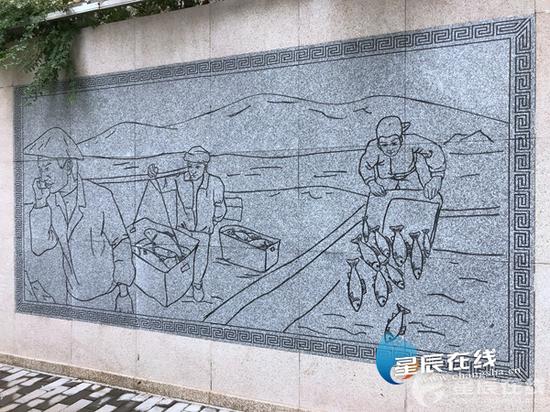 芙蓉区荷花园街道荷晏社区的浮雕墙上,展示了10个与鱼有关的故事,让居民在散步时也能学习知识