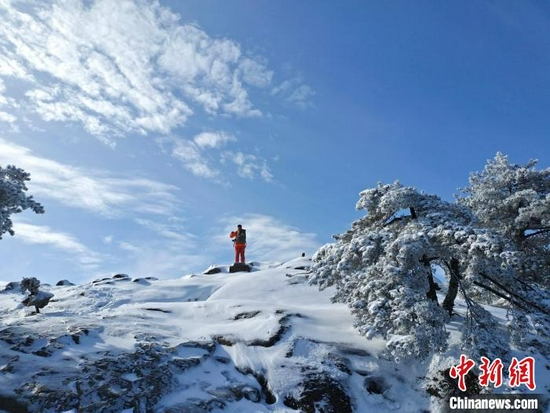 黄山风景区迎来今冬首场降雪