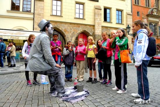 布拉格 脑洞大开的街头艺人表演