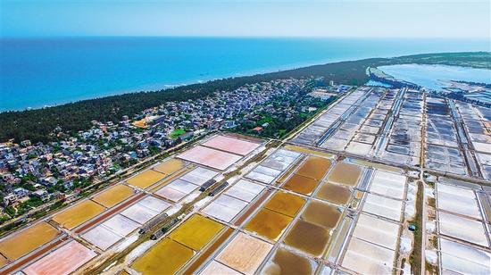 海南乐东莺歌海盐场将开发滨海旅游