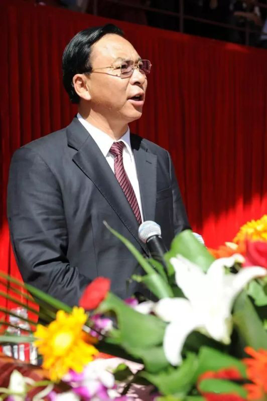 西藏自治区党委常委,昌都市委书记罗布顿珠宣布艺术节开幕并致辞