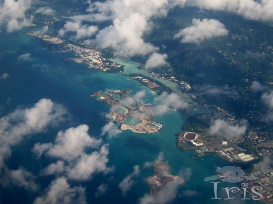 P5、航拍塞舌尔首都<a href='http://travel.sina.com.cn/weiduoliya-lvyou/?from=b-keyword' target='_blank'>维多利亚</a>