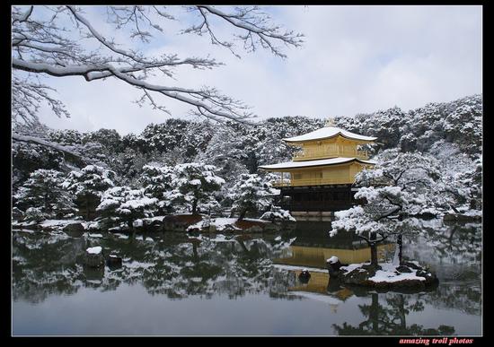 典型日本之京都：大雪中的金阁寺