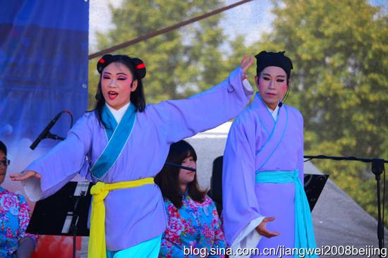 【捷克】世界各民族美女惊艳布拉格(图)