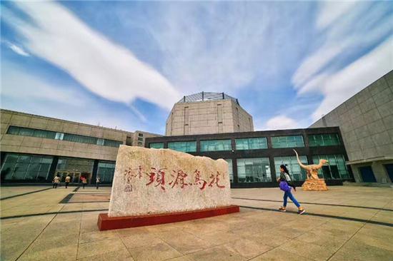 朝阳鸟化石国家地质公园 尼玛次仁 摄