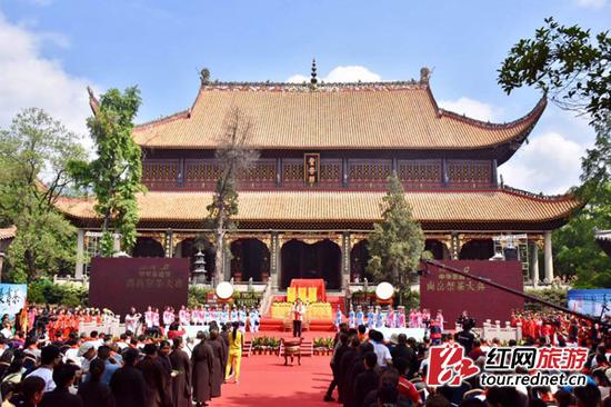 2017中华茶祖节·南岳祭茶大典在南岳大庙举行。