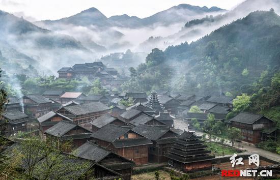 芋头古侗寨全景。(通道县旅发委供图)