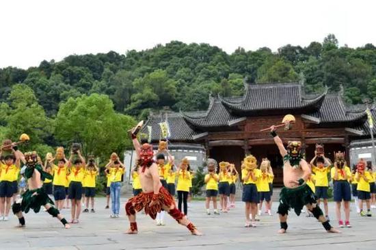 黄金周免费送你去旅游 上饶全民手机视频诵读