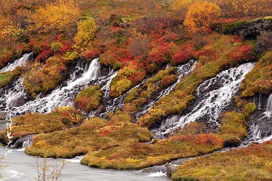 【<a href='http://travel.sina.com.cn/bingdao-lvyou/?from=b-keyword' target='_blank'>冰岛</a>】妩媚秀美的熔岩瀑布
