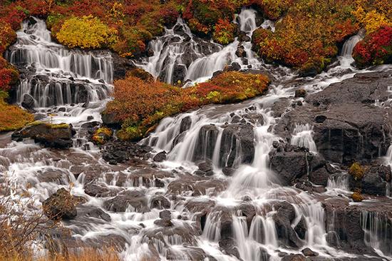 【<a href='http://travel.sina.com.cn/bingdao-lvyou/?from=b-keyword' target='_blank'>冰岛</a>】妩媚秀美的熔岩瀑布