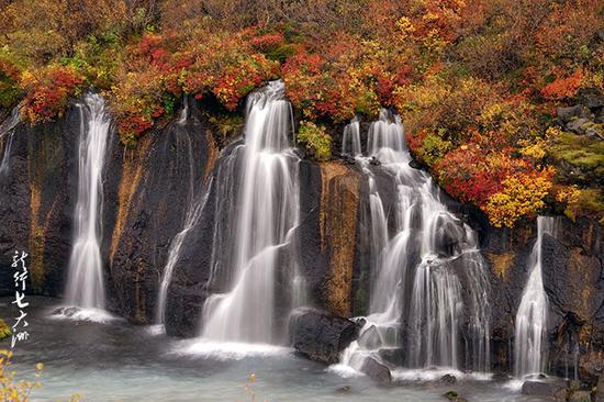 冰岛有个熔岩瀑布 旅行者管它叫魔术瀑布