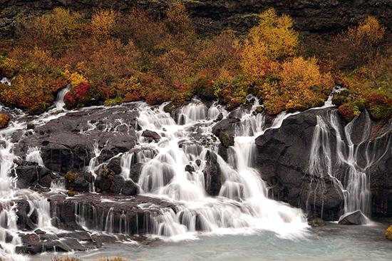 【<a href='http://travel.sina.com.cn/bingdao-lvyou/?from=b-keyword' target='_blank'>冰岛</a>】妩媚秀美的熔岩瀑布