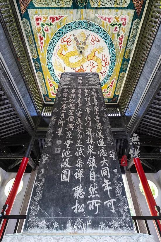 江南第一山下的千年古刹,竟有一只大名鼎鼎的网红喵星人