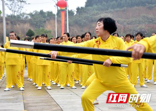 齐眉棍。